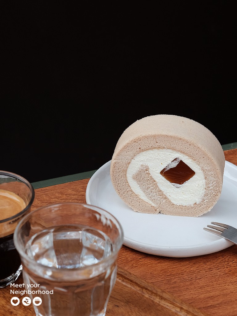 FOAM 瑞士卷与门店咖啡小食氛围